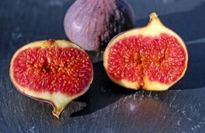 figs, red coward, fruits